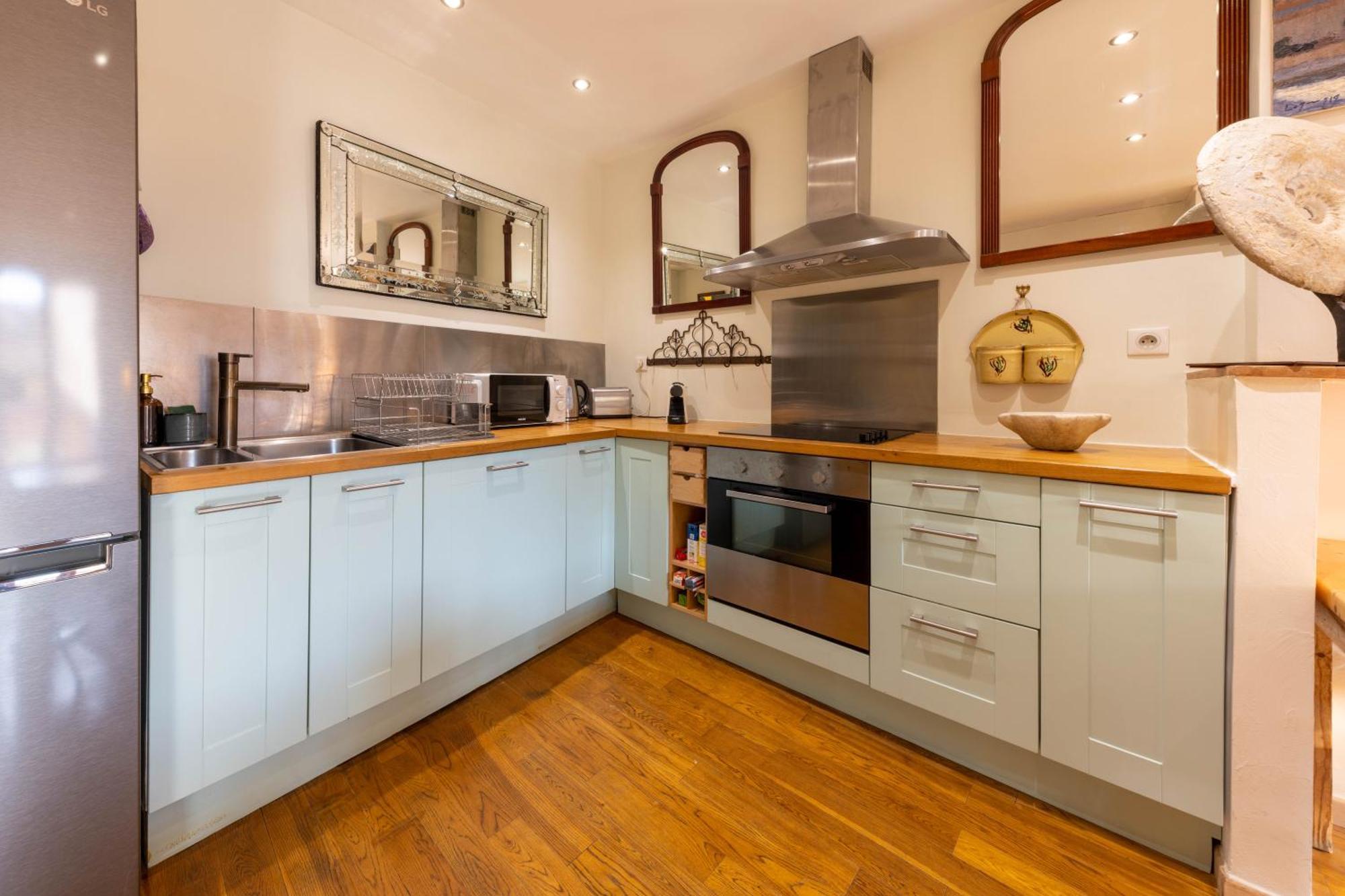 Spacious And Bright Flat Close To The Beach : Heart Of Old Nisa Exterior foto